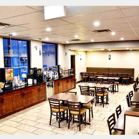 Super 8 By Wyndham Kelowna Bc Extérieur photo
