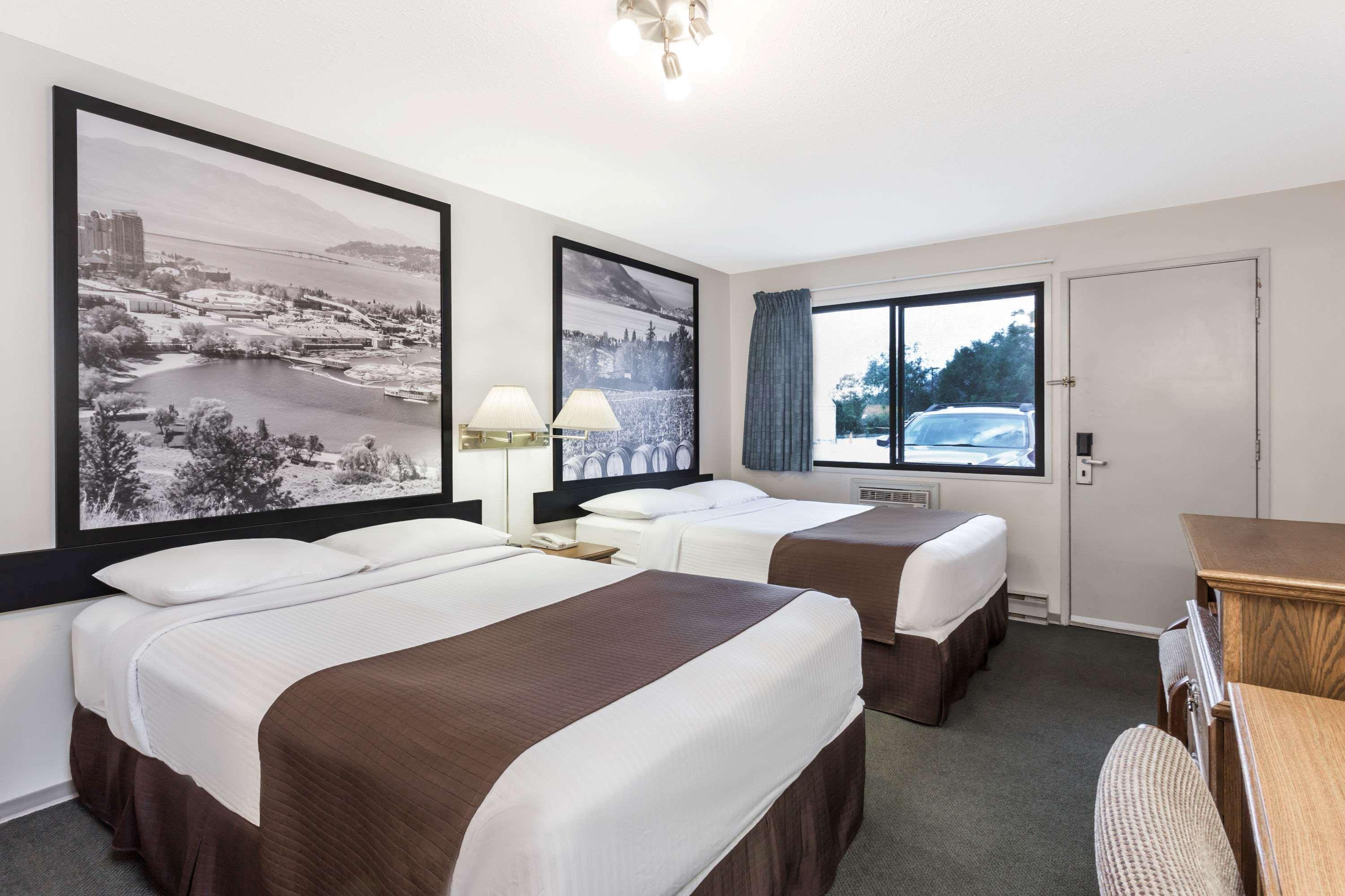 Super 8 By Wyndham Kelowna Bc Extérieur photo