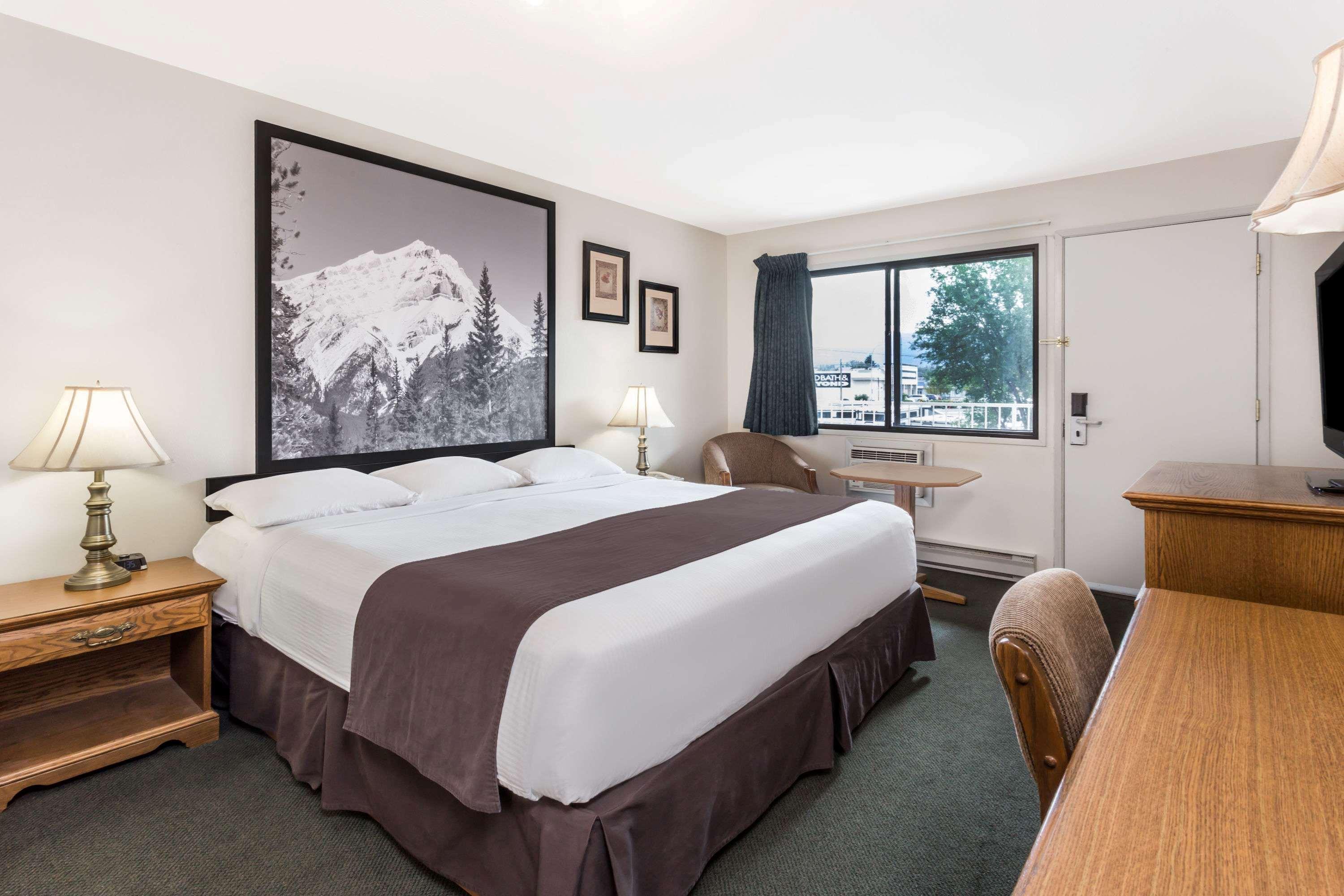 Super 8 By Wyndham Kelowna Bc Extérieur photo