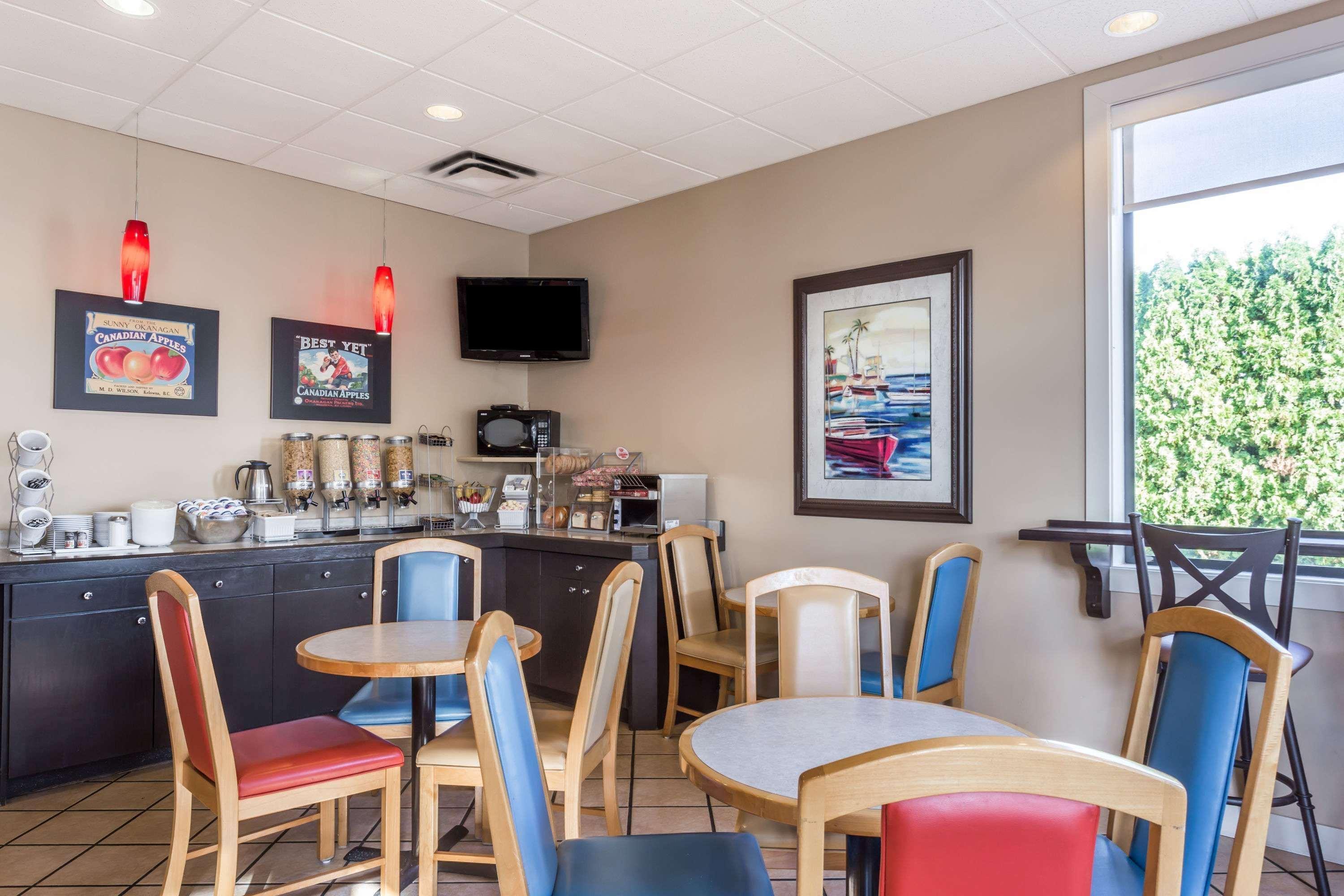 Super 8 By Wyndham Kelowna Bc Extérieur photo