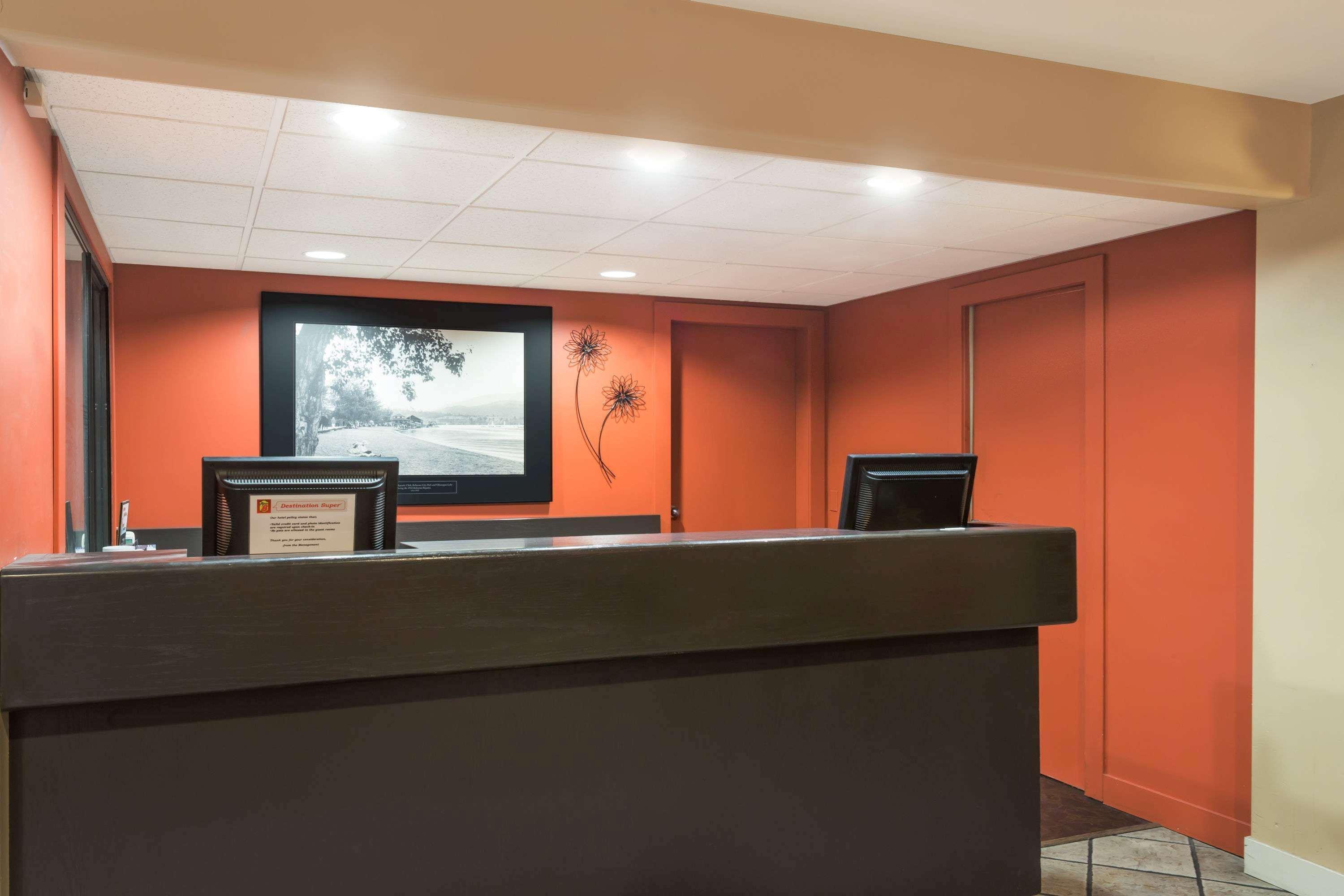 Super 8 By Wyndham Kelowna Bc Extérieur photo