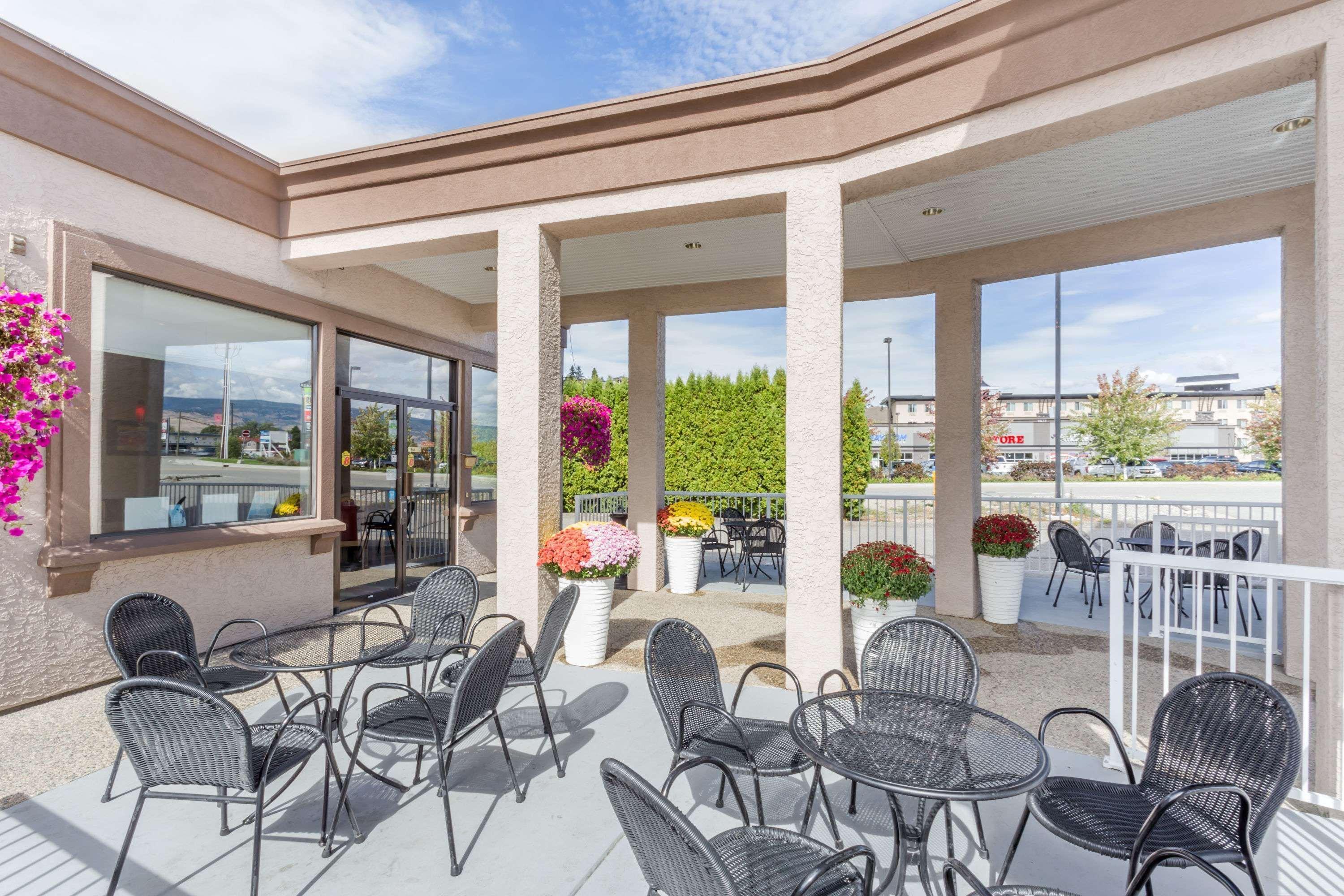 Super 8 By Wyndham Kelowna Bc Extérieur photo
