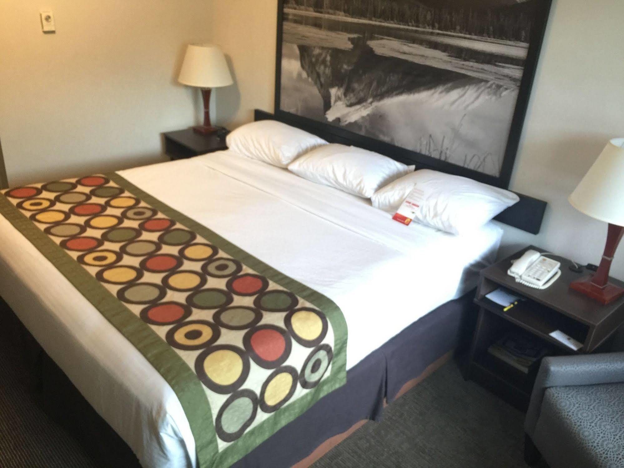 Super 8 By Wyndham Kelowna Bc Extérieur photo