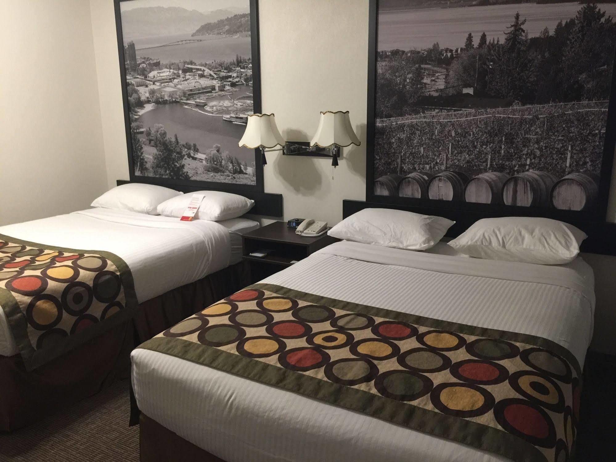 Super 8 By Wyndham Kelowna Bc Extérieur photo