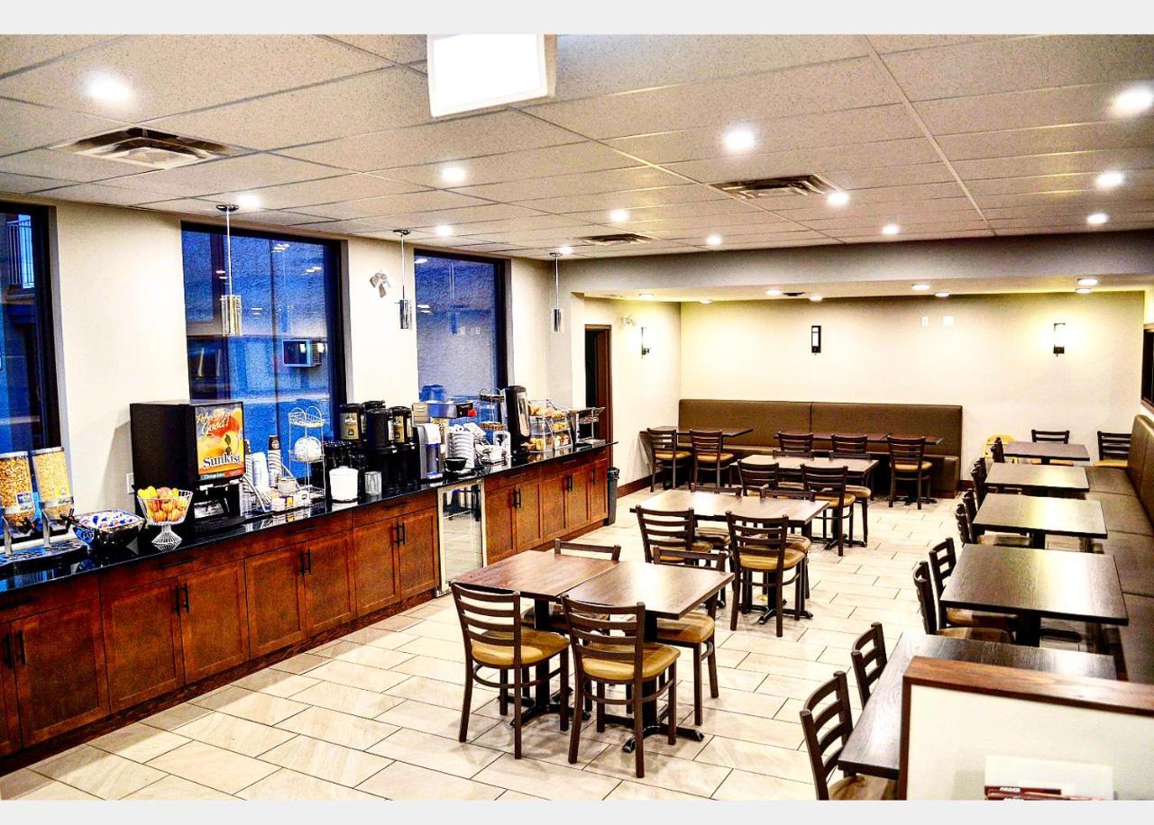 Super 8 By Wyndham Kelowna Bc Extérieur photo