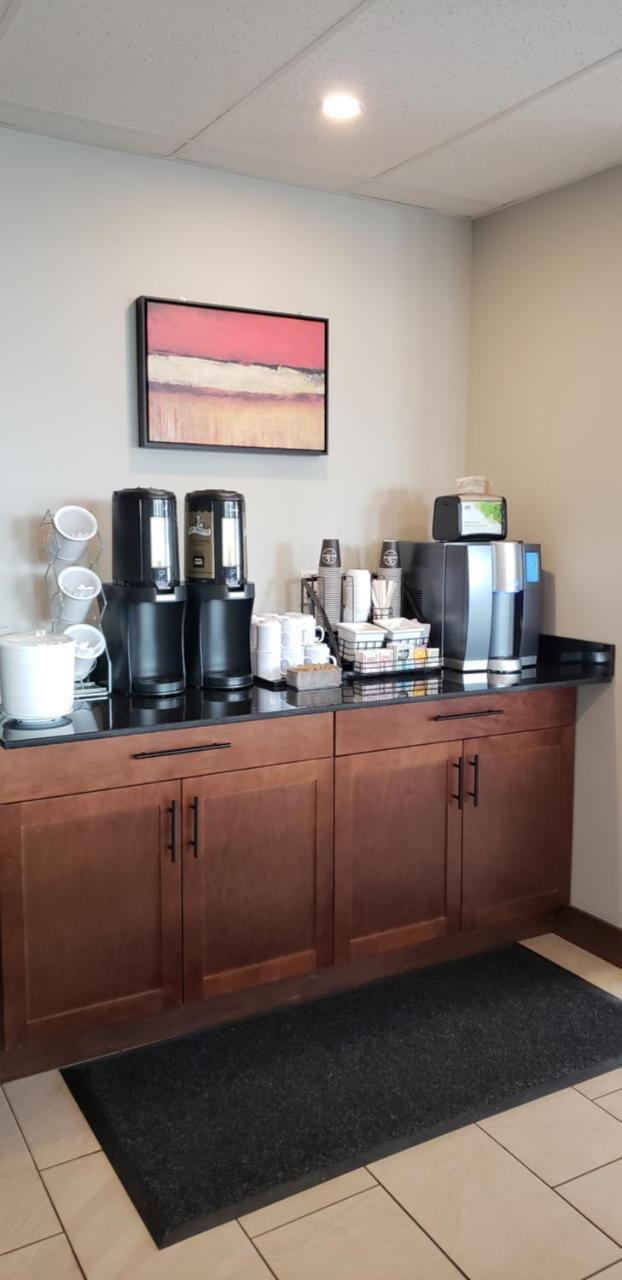 Super 8 By Wyndham Kelowna Bc Extérieur photo