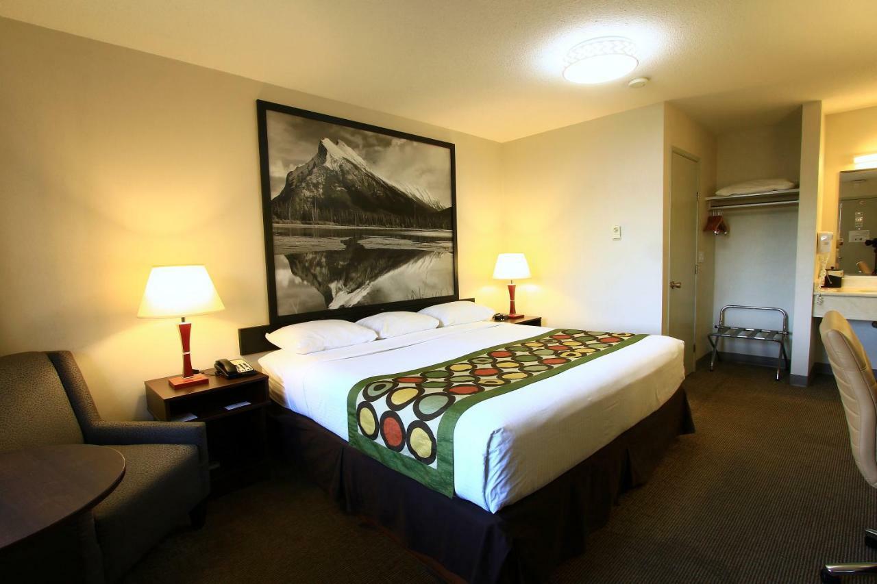 Super 8 By Wyndham Kelowna Bc Extérieur photo